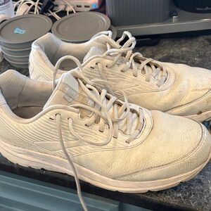 Brooks Men's addiction walker White Running Shoes 12.5